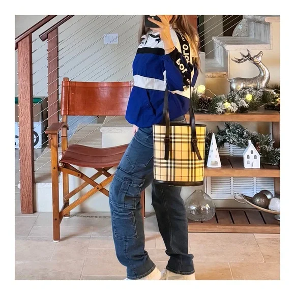 ❤️BEAUTIFUL❤️Burberry Bucket Bag - Picture 12 of 13